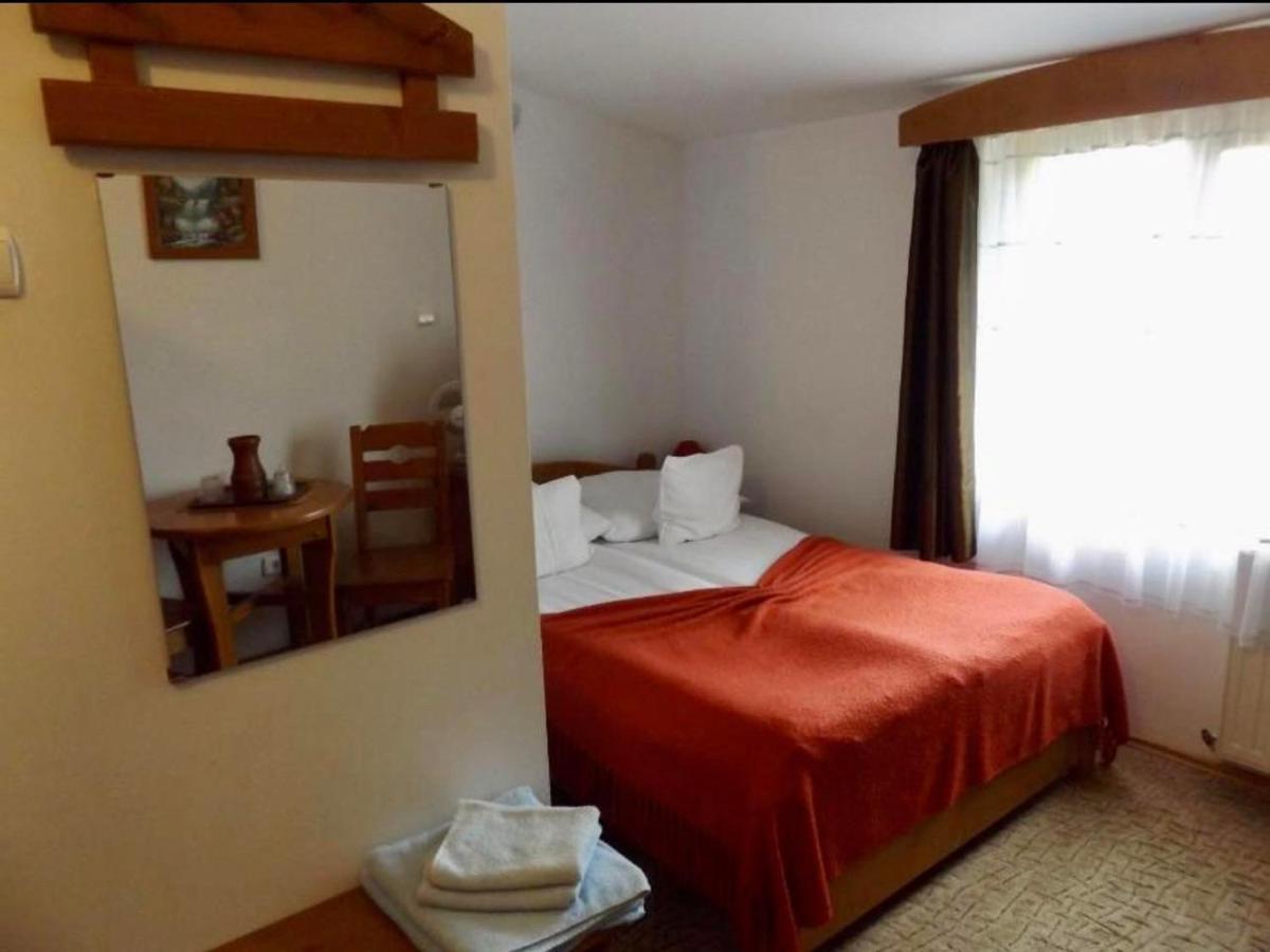 Tulipan Panzio Bed & Breakfast Sfantu Gheorghe  Exterior photo